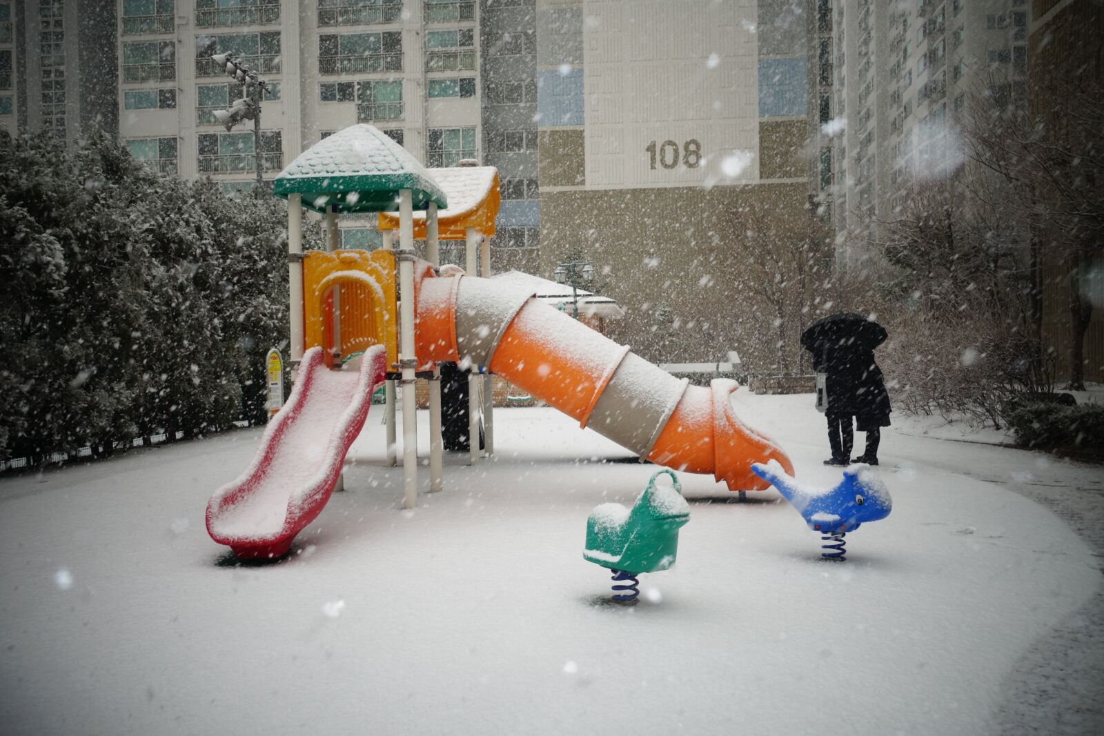 Sony Cyber-shot DSC-RX100 III sample photo. Snow, playground, winter photography