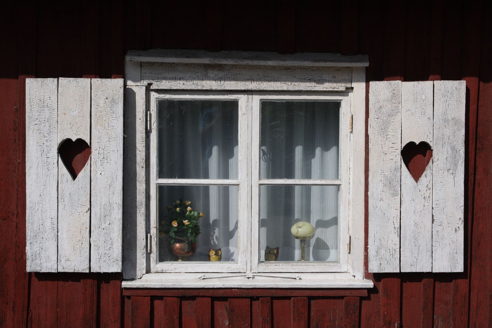 Canon EOS 40D sample photo. Mariestad, window, heart photography