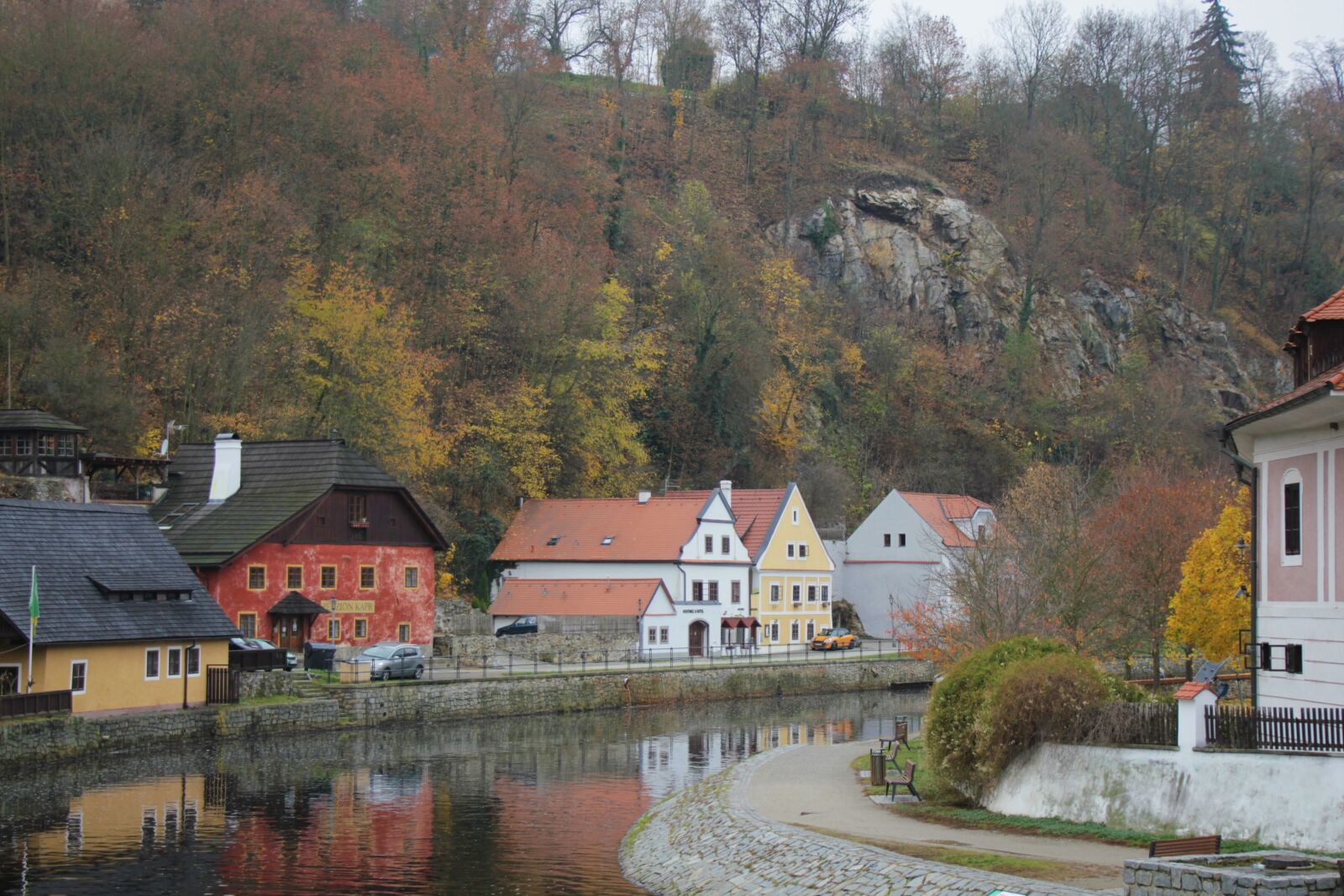 Canon EOS 550D (EOS Rebel T2i / EOS Kiss X4) sample photo. Czech republic, krumlov, city photography