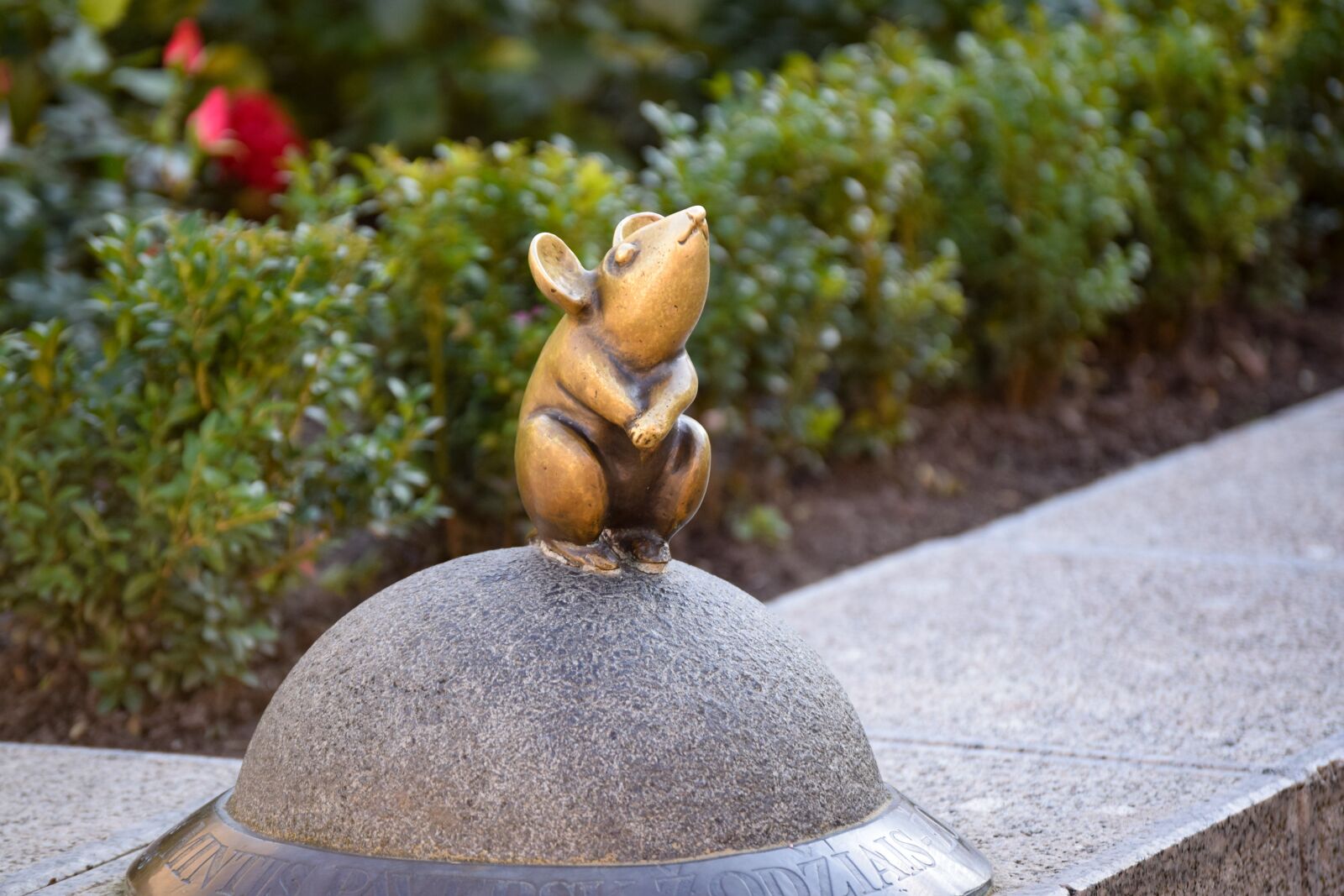 Nikon D3300 sample photo. Mouse, sculpture, golden photography