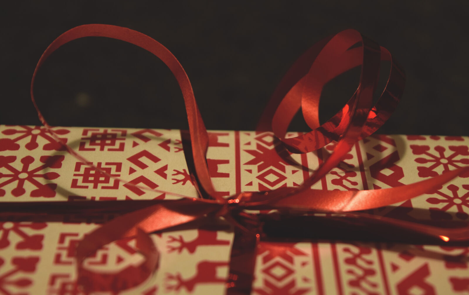 Nikon D3300 sample photo. Gifts, ribbon, theme, christmas photography