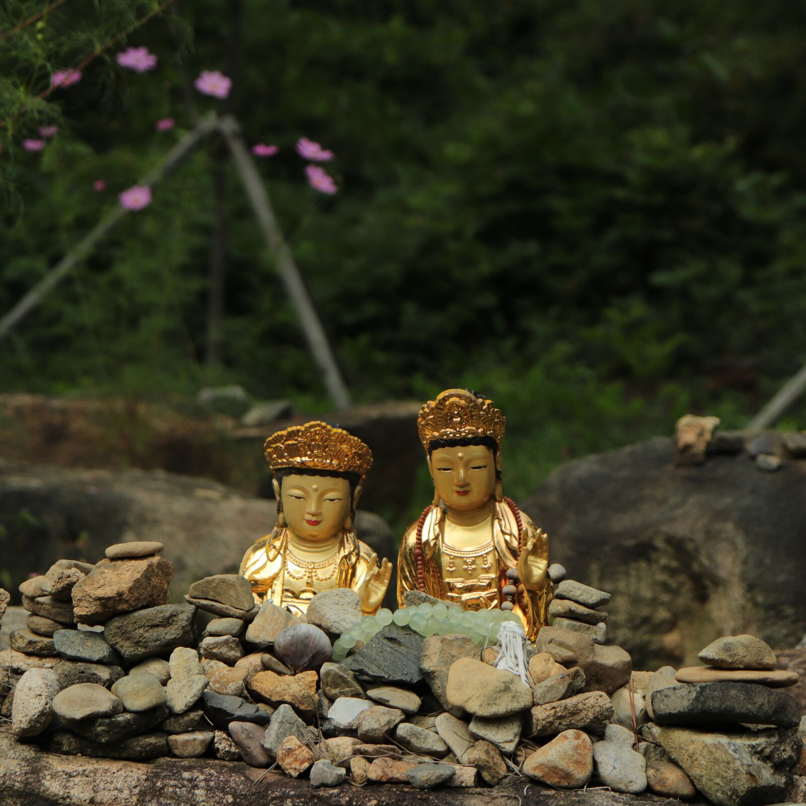 Canon EF-S 18-55mm F4-5.6 IS STM sample photo. Religion, buddha, gold photography
