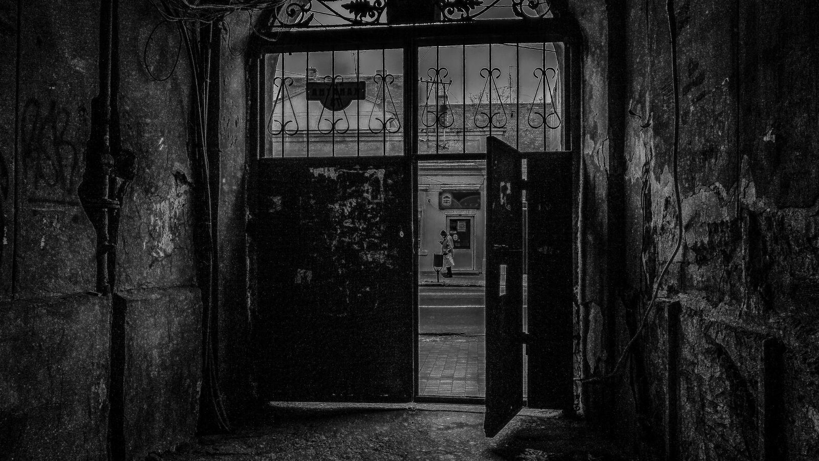 Sony Cyber-shot DSC-RX100 sample photo. Odessa, arch, gate photography