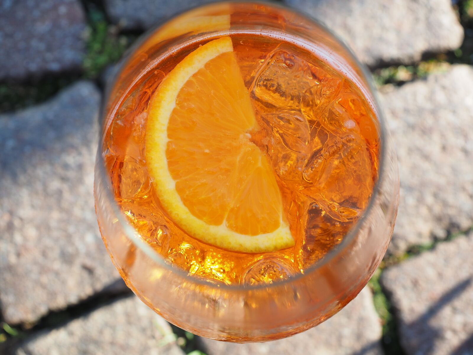 Olympus OM-D E-M1 + Olympus M.Zuiko Digital ED 12-40mm F2.8 Pro sample photo. Aperol spritz, glass, drink photography