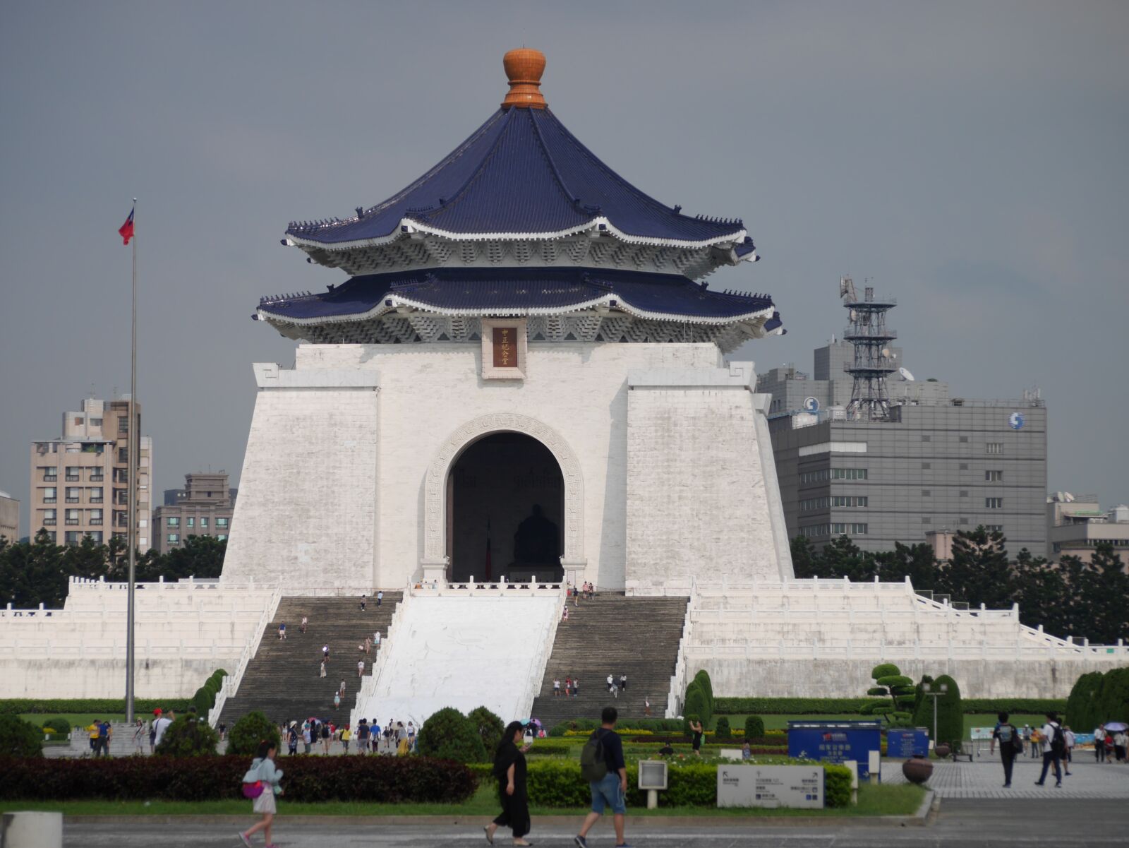 Panasonic Lumix DMC-GX7 sample photo. Taipei, taiwan, architecture photography