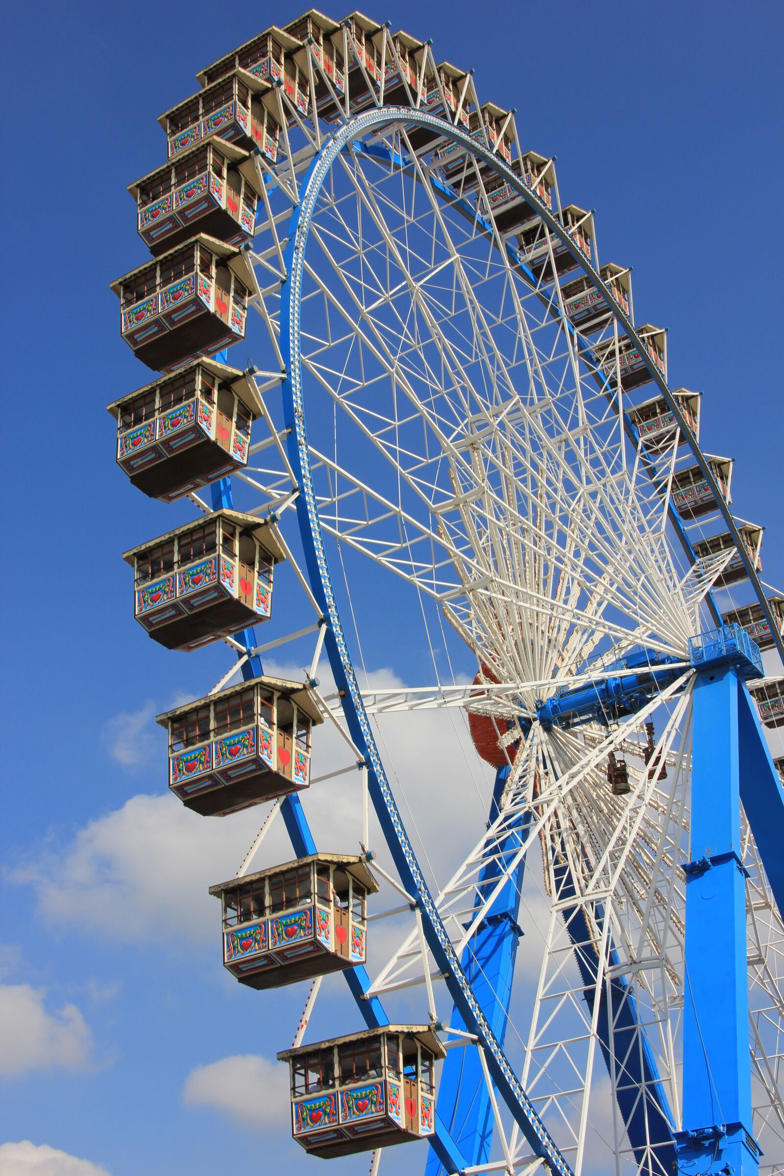 Canon EOS 550D (EOS Rebel T2i / EOS Kiss X4) sample photo. Ferris wheel, entertainment, sky photography