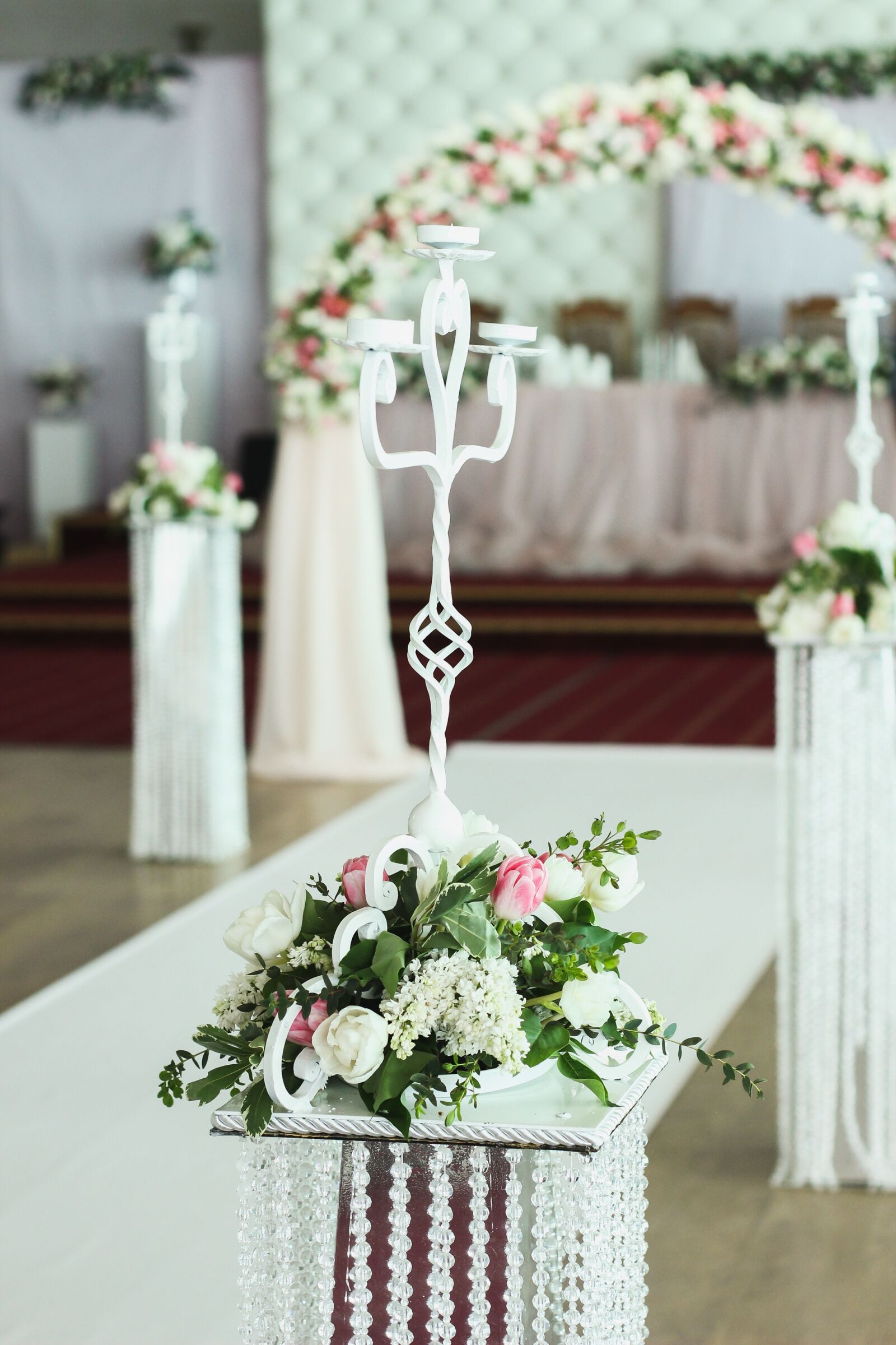 Canon EOS 600D (Rebel EOS T3i / EOS Kiss X5) + Canon EF 50mm F1.8 II sample photo. Decor, flowers, wedding photography