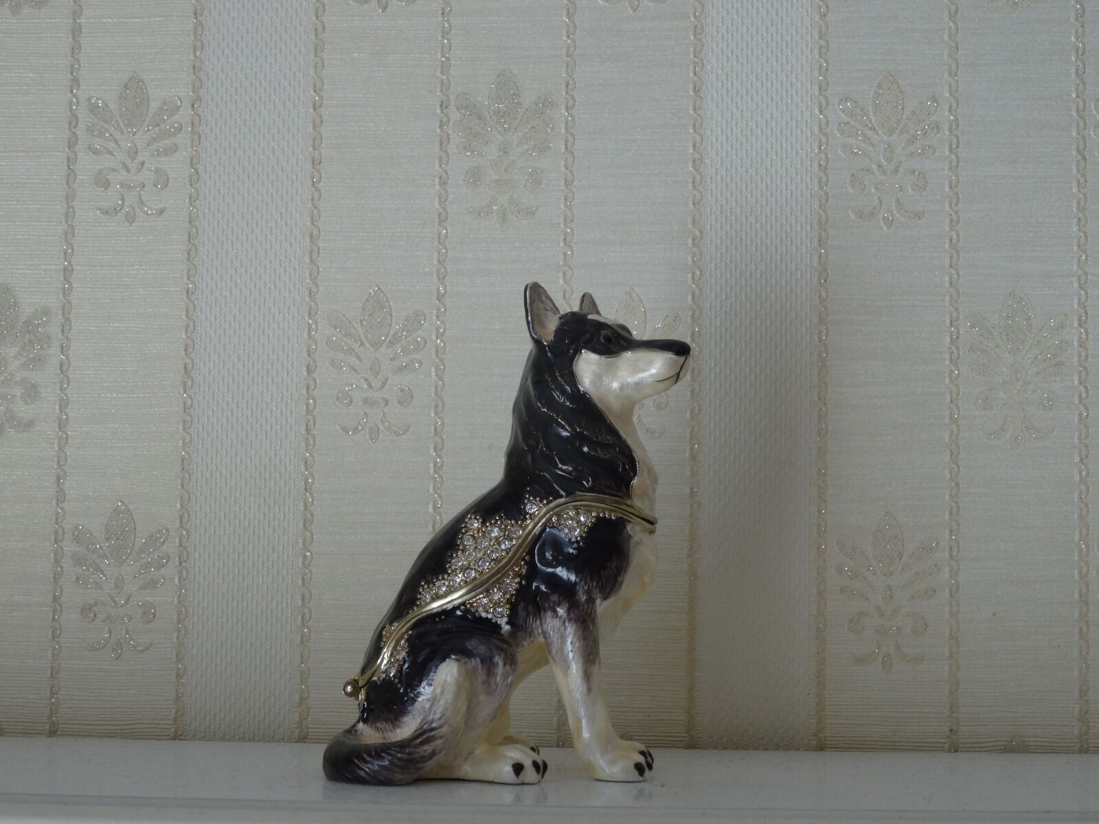 Sony DSC-HX50 sample photo. Dog, figurine, shepherd photography
