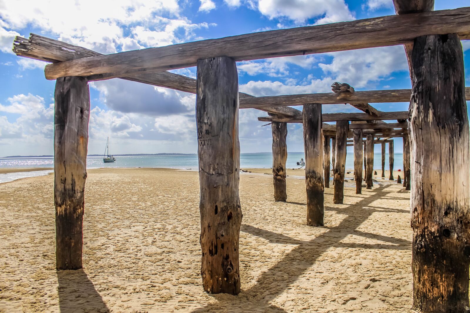 Canon EOS 700D (EOS Rebel T5i / EOS Kiss X7i) sample photo. Beach, dock, fraser island photography