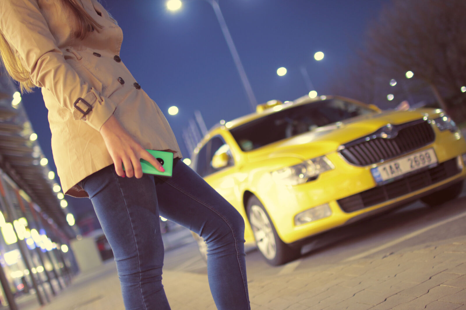 Canon EOS 70D + Sigma 30mm F1.4 EX DC HSM sample photo. Airport, cab, car, person photography