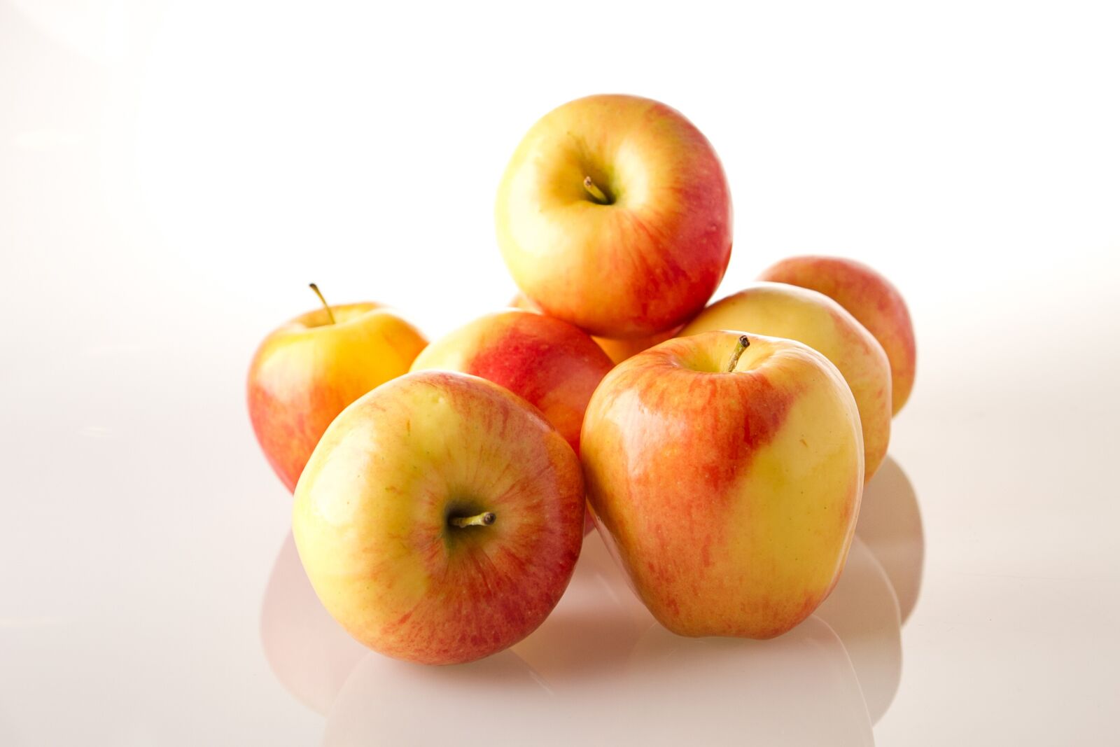 Canon EOS 7D + Canon EF 24-70mm F2.8L USM sample photo. Apple, fruits, food photography