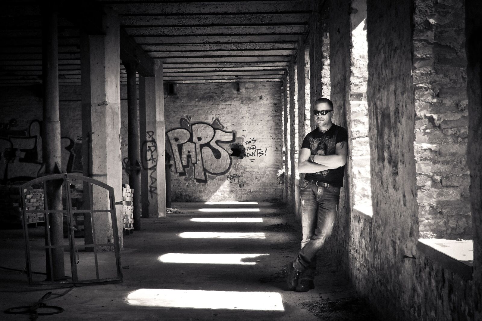 Olympus OM-D E-M10 sample photo. Lost places, model, abandoned photography
