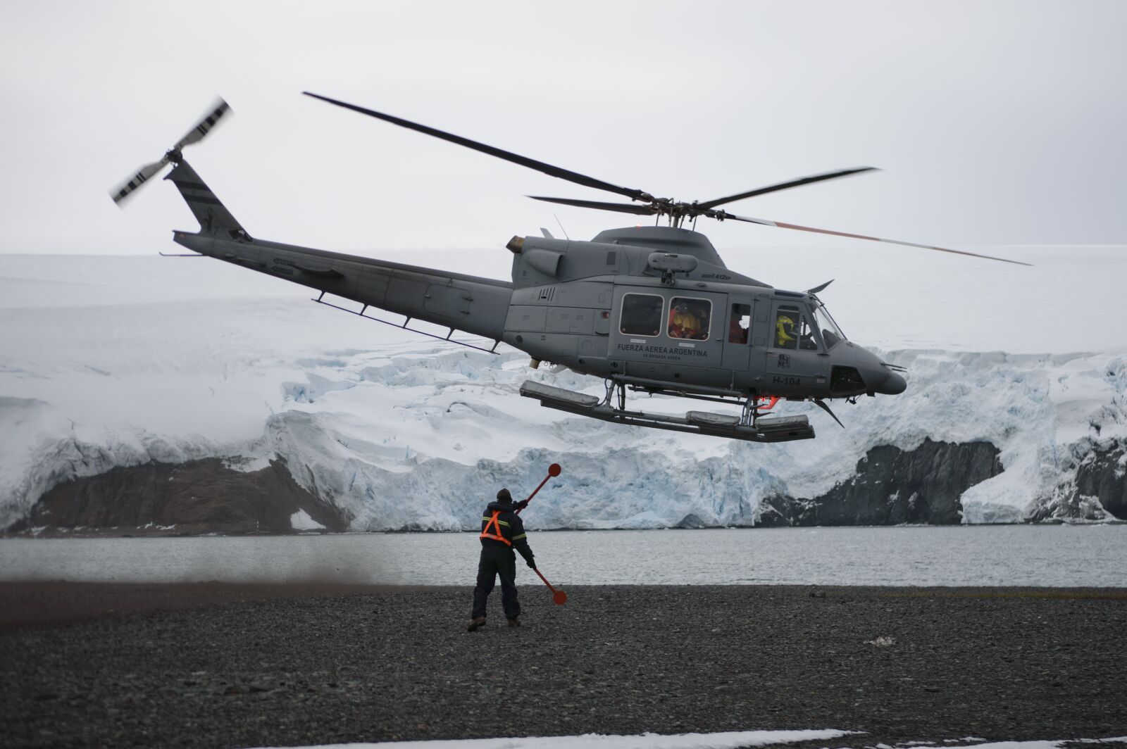 Nikon D3200 sample photo. "Helicopter, directing, glacier" photography