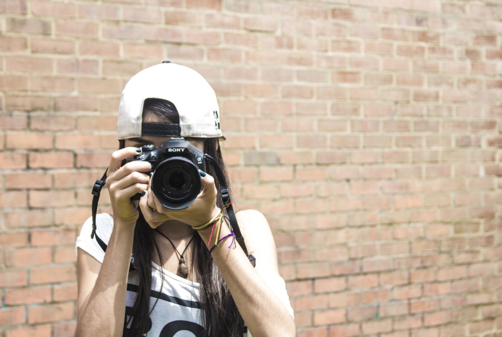 Canon EOS 700D (EOS Rebel T5i / EOS Kiss X7i) sample photo. Camera, brick, women photography
