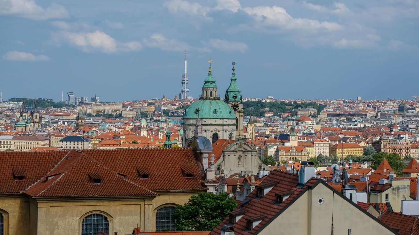 Fujifilm X-T2 + Fujifilm XF 55-200mm F3.5-4.8 R LM OIS sample photo. Prague, historic center, czech photography