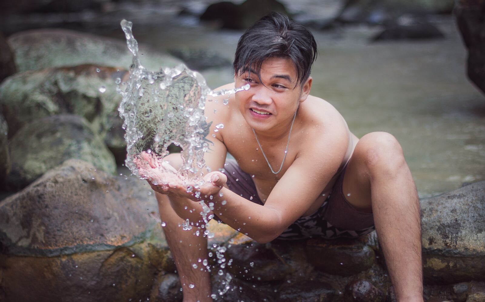 Canon EOS 600D (Rebel EOS T3i / EOS Kiss X5) + Canon EF 50mm F1.4 USM sample photo. Potrait, a splash of photography
