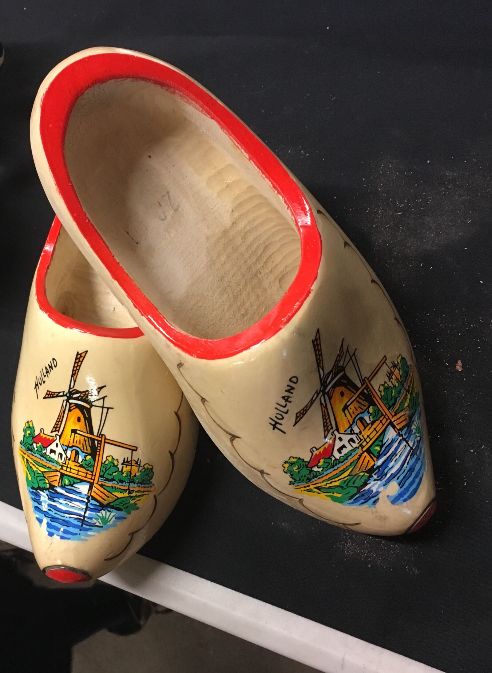 iPhone SE back camera 4.15mm f/2.2 sample photo. Wooden shoes, holland, dutch photography