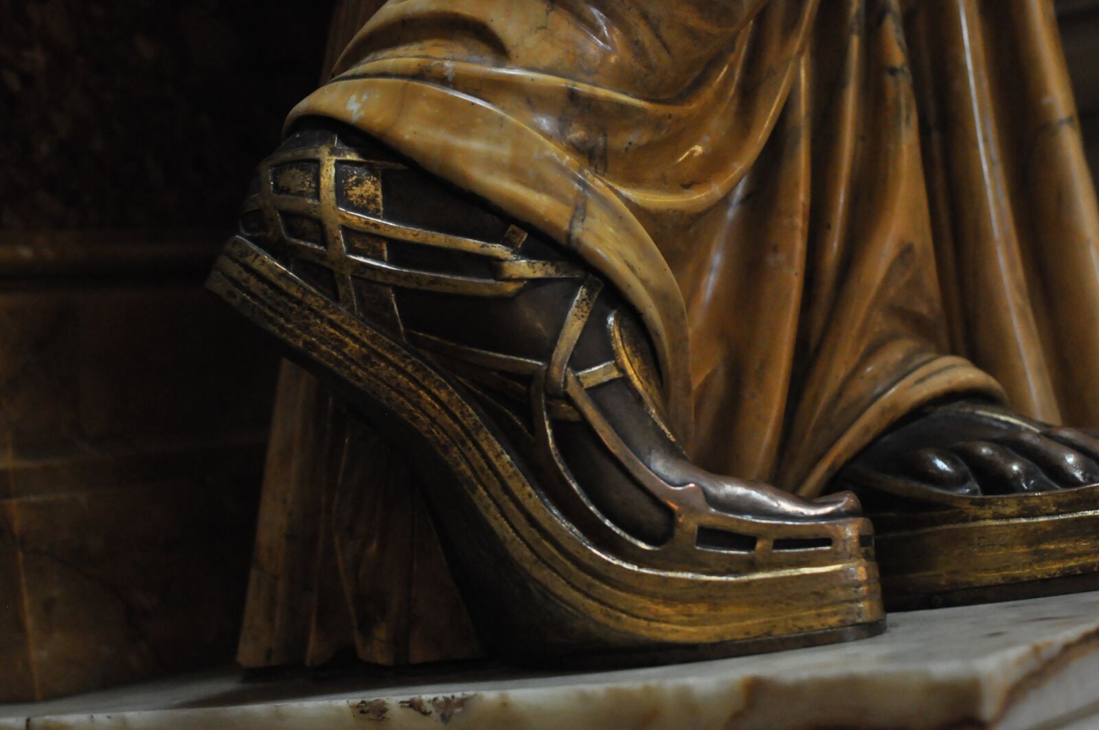 Nikon D5000 sample photo. Sandal, sculpture, woman photography