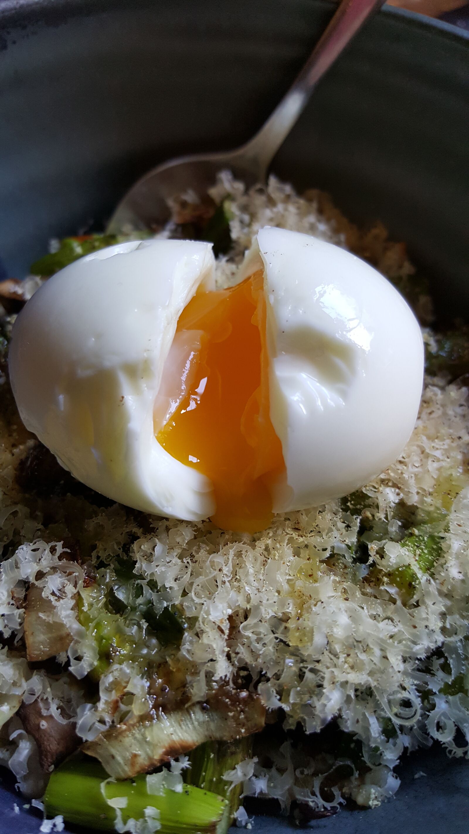 Samsung Galaxy Note5 sample photo. Runny egg, boiled egg photography