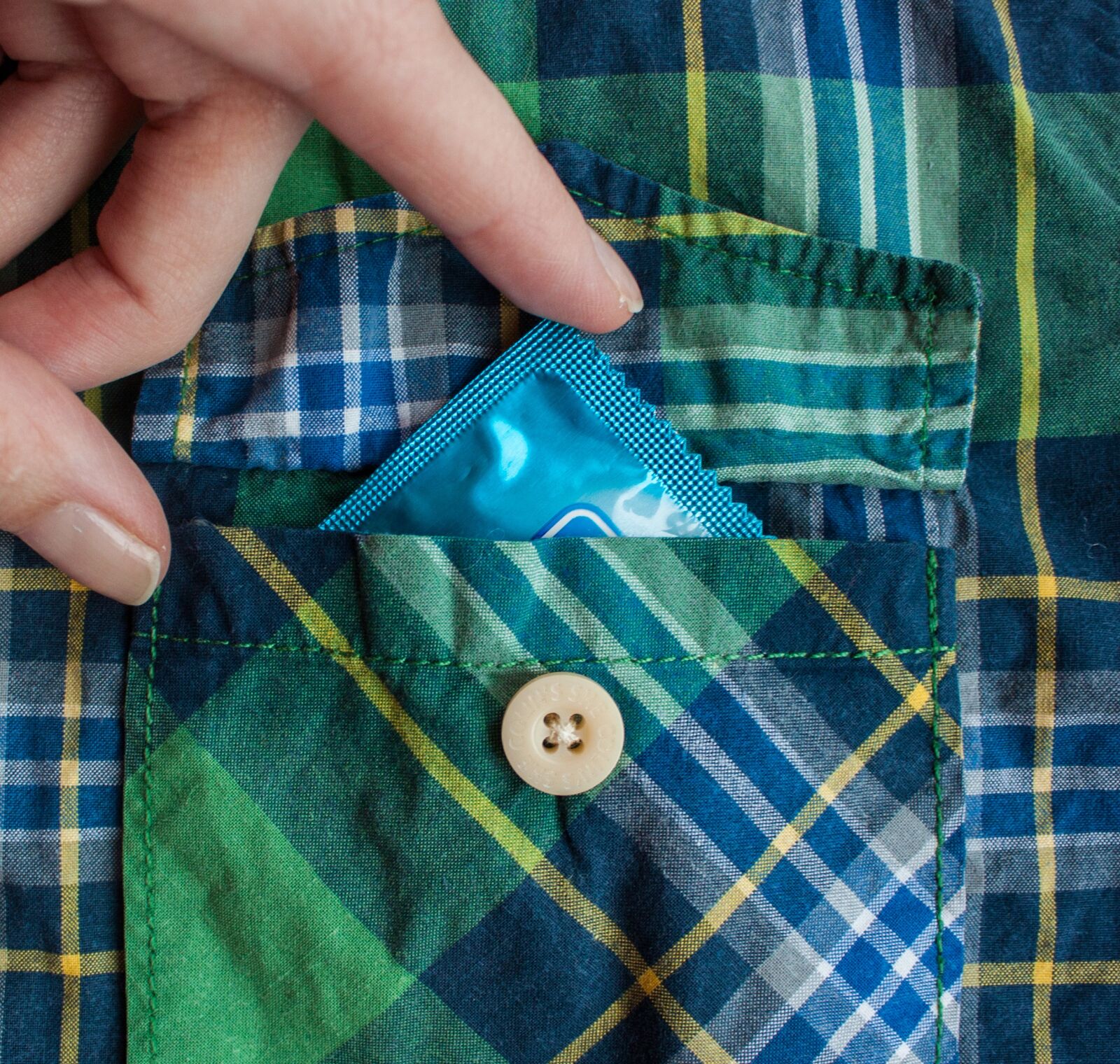 Canon EOS 450D (EOS Rebel XSi / EOS Kiss X2) sample photo. Condom, sex, protection photography