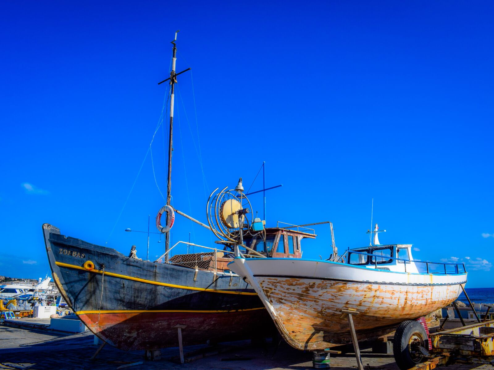 Nikon D3300 sample photo. Boats, grounded, repair photography