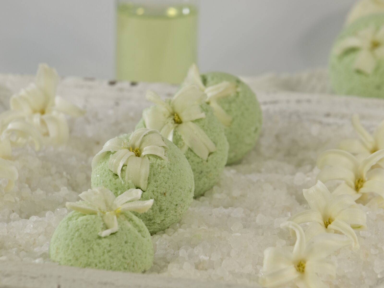 Olympus E-420 (EVOLT E-420) sample photo. Bath balls, mint, woodruff photography