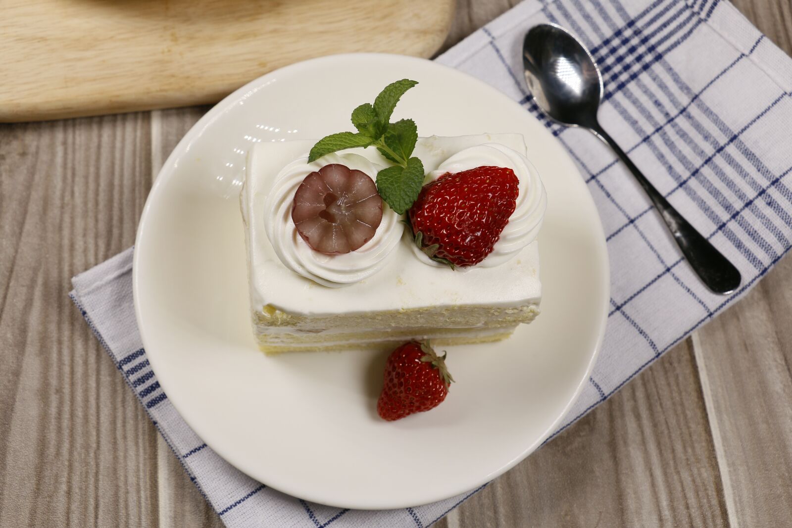 Canon EOS 70D sample photo. Small cake, baking, delicious photography