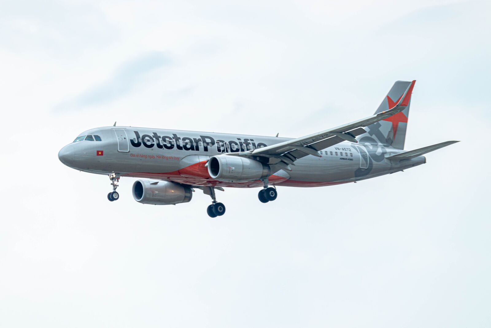 Canon EF-S 55-250mm F4-5.6 IS STM sample photo. Jetstar, jetstar flight, beautiful photography