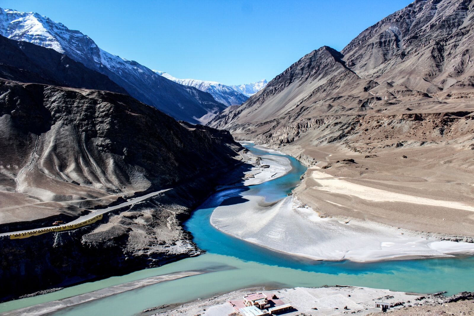 Canon EOS 1300D (EOS Rebel T6 / EOS Kiss X80) sample photo. Zanskar river, indus river photography