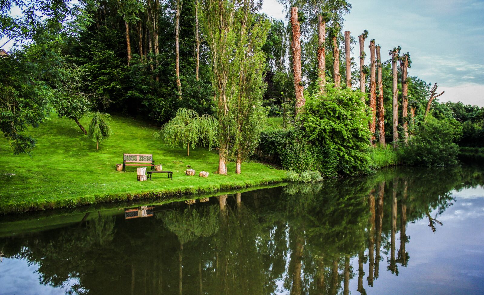 Canon EOS 550D (EOS Rebel T2i / EOS Kiss X4) sample photo. Canal, reflection, tree photography