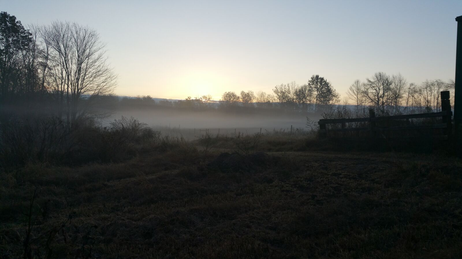 Samsung Galaxy Note4 sample photo. Farm, fog photography