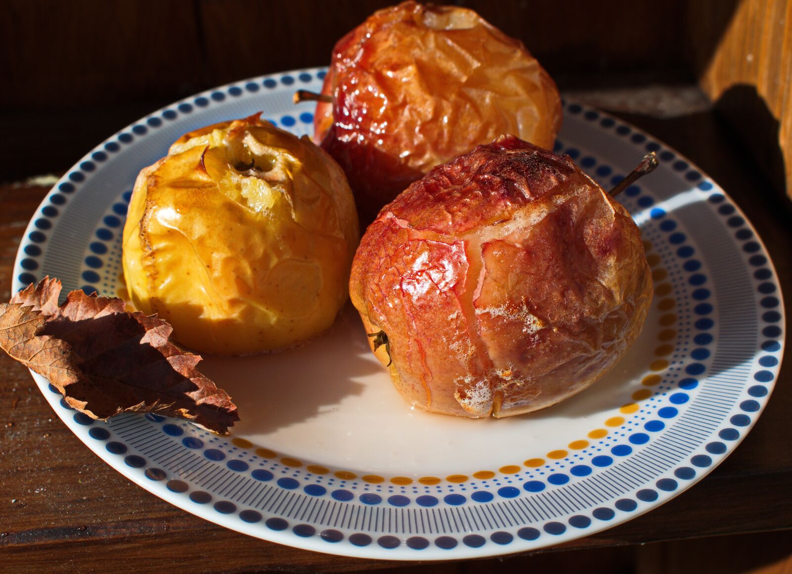 Nikon D3300 sample photo. Baked apples, old, wood photography