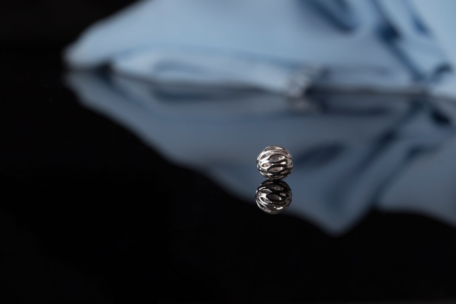 Canon EF 100mm F2.8L Macro IS USM sample photo. Cloth, still life, motif photography