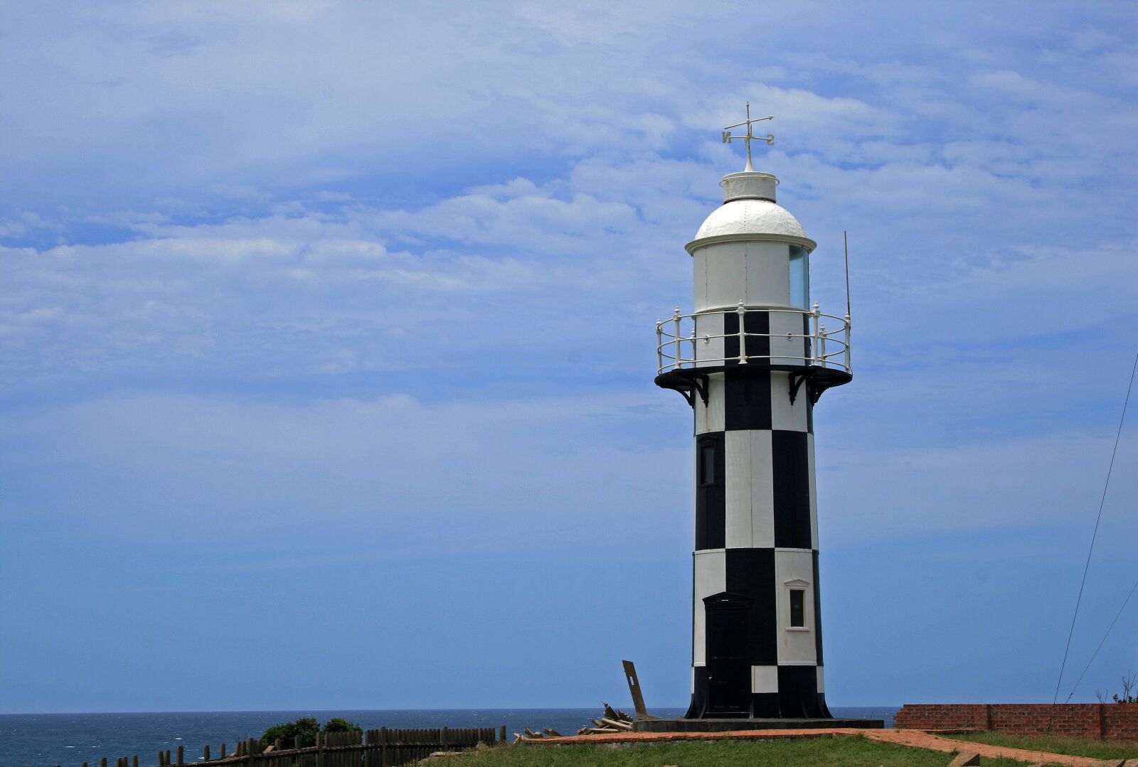 Canon EOS 400D (EOS Digital Rebel XTi / EOS Kiss Digital X) sample photo. Lighthouse, port shepstone, black photography