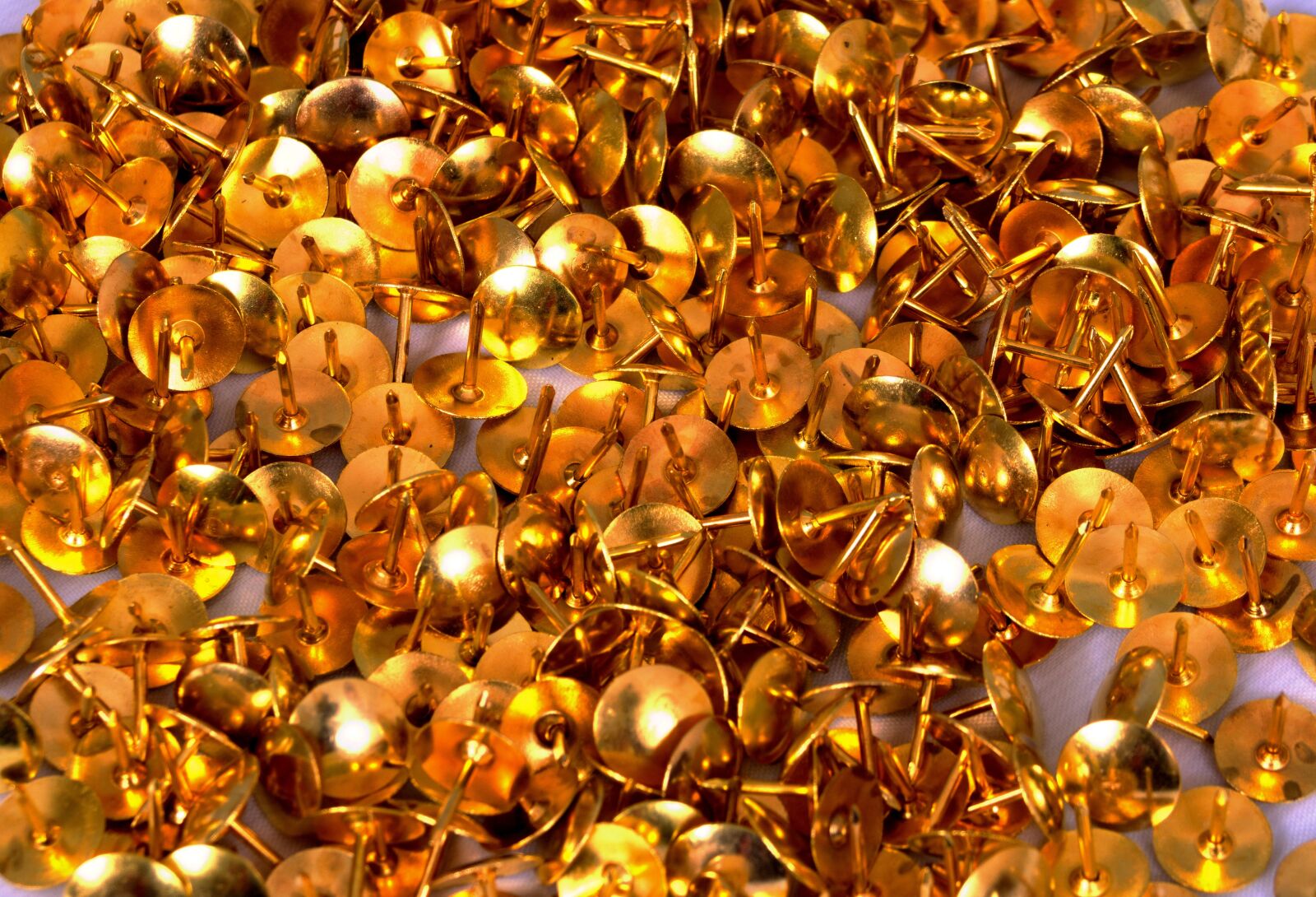 Nikon D7100 sample photo. Drawing pins, gold, stationary photography