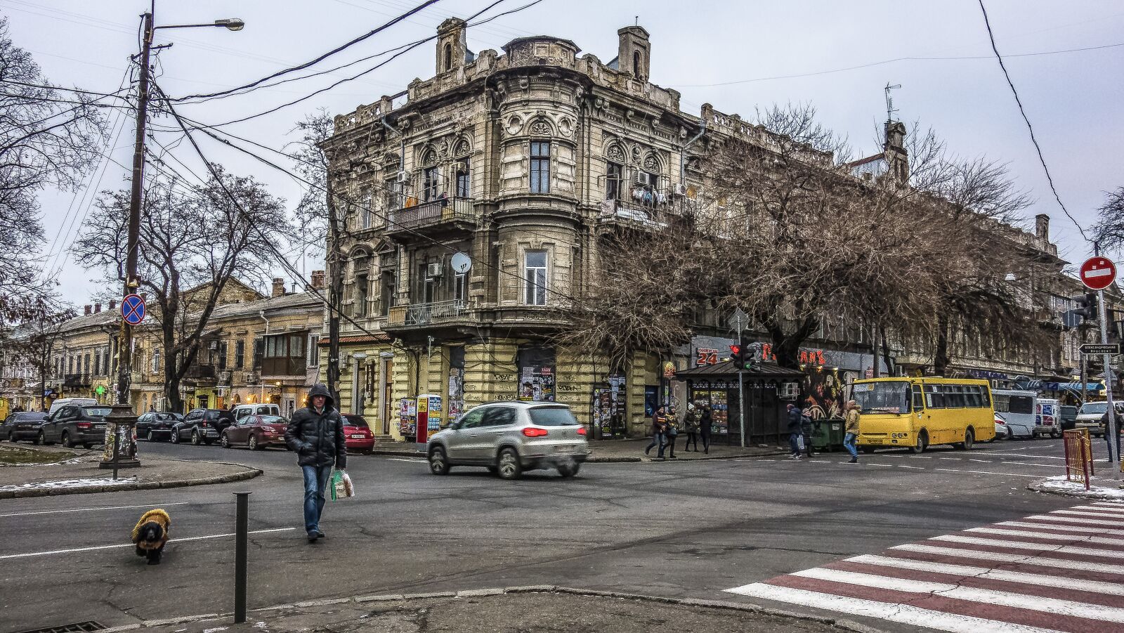 Sony Cyber-shot DSC-RX100 sample photo. Odessa street, crossroads, pedestrian photography