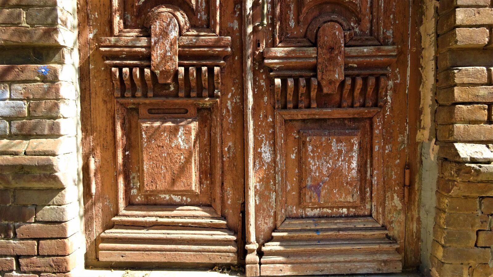 Sony Cyber-shot DSC-WX350 sample photo. Door, building, architecture photography