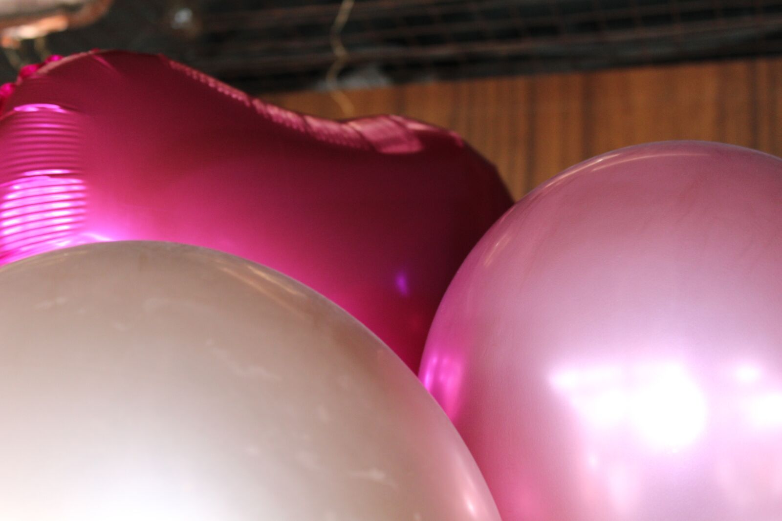 Canon EOS 1200D (EOS Rebel T5 / EOS Kiss X70 / EOS Hi) sample photo. Balloon, happy birthday, birthday photography