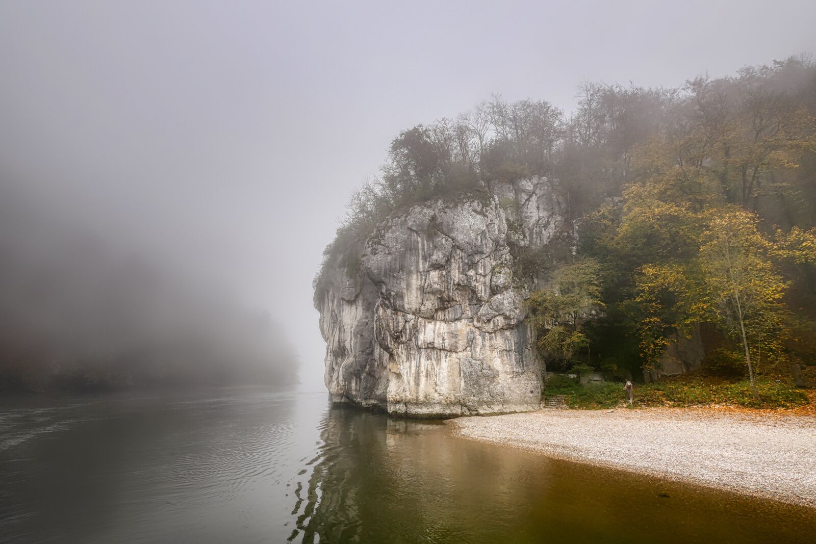 Panasonic Lumix DC-G90 (Lumix DC-G91) sample photo. Fog, river, autumn photography