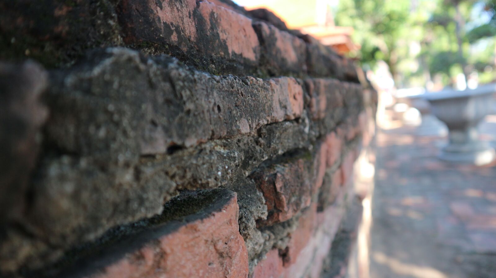 Canon EOS M10 sample photo. Brick, temple, thailand photography