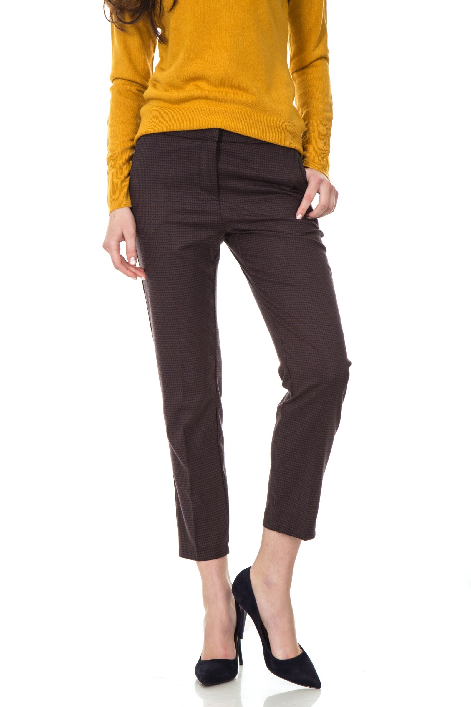 Canon EOS 6D + Canon EF 24-105mm F4L IS USM sample photo. Clothes, fashion, pants photography