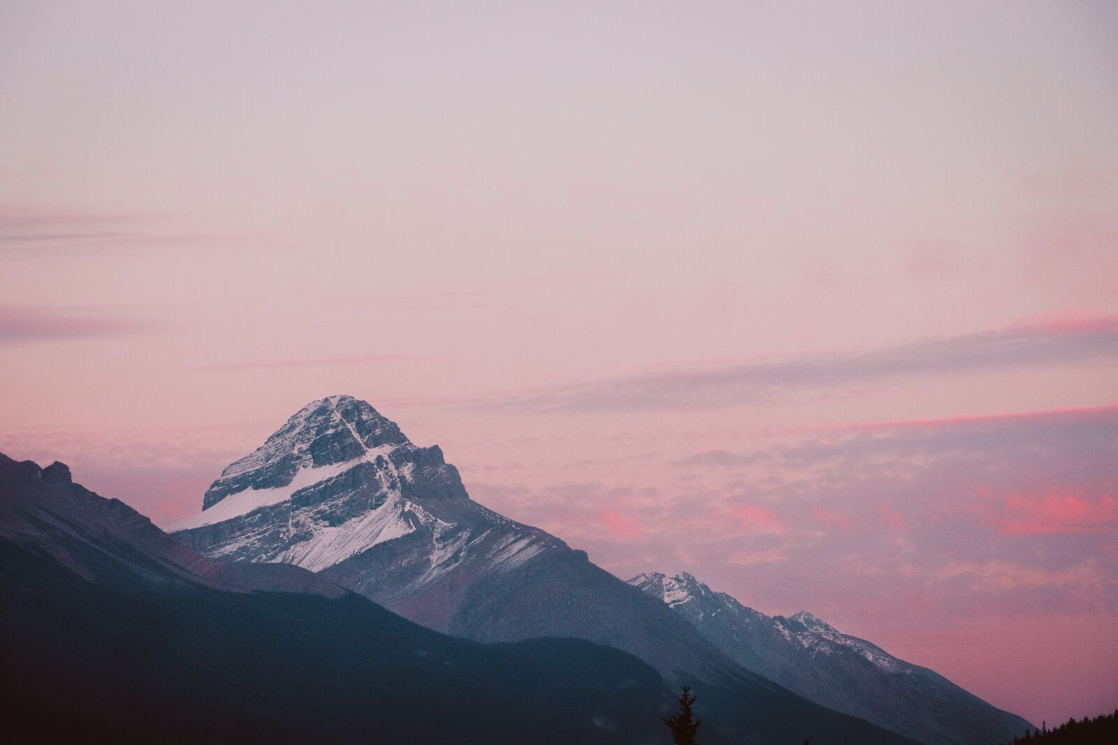 Canon EOS 77D (EOS 9000D / EOS 770D) sample photo. Mountains, sunset, pink sky photography