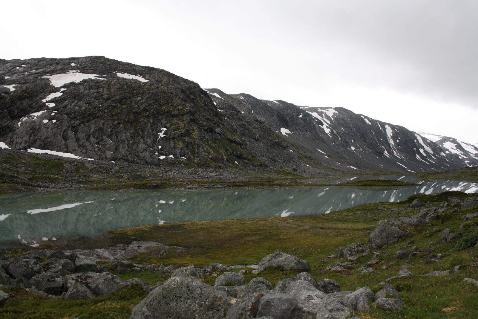 Canon EOS 1000D (EOS Digital Rebel XS / EOS Kiss F) sample photo. Mountains, the lakes, snow photography
