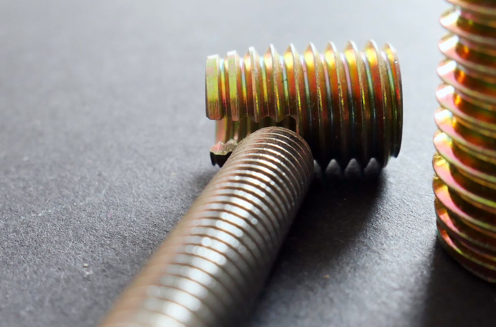 Panasonic Lumix DMC-LX10 (Lumix DMC-LX15) sample photo. Screw, thread, metal photography