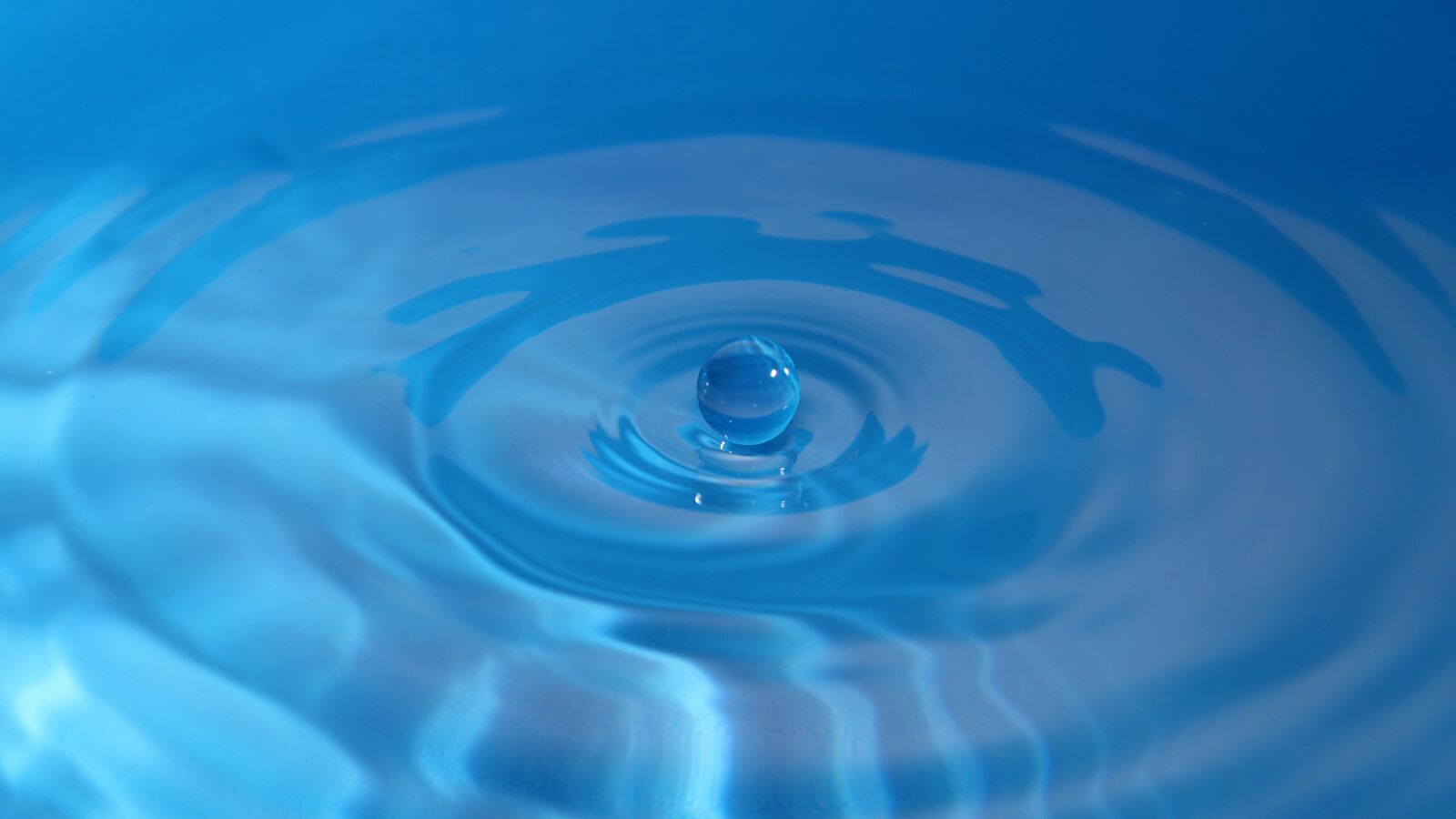 Canon EOS 600D (Rebel EOS T3i / EOS Kiss X5) sample photo. Water, drop of water photography