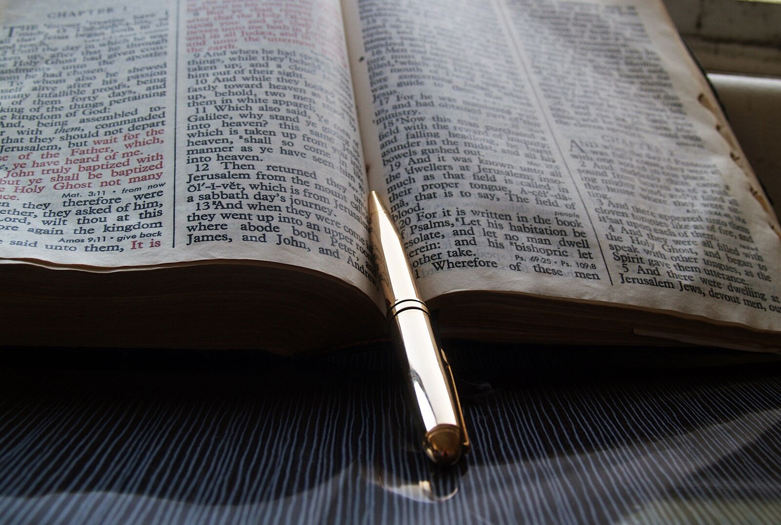 Olympus E-300 (EVOLT E-300) sample photo. Bible, pen, god photography