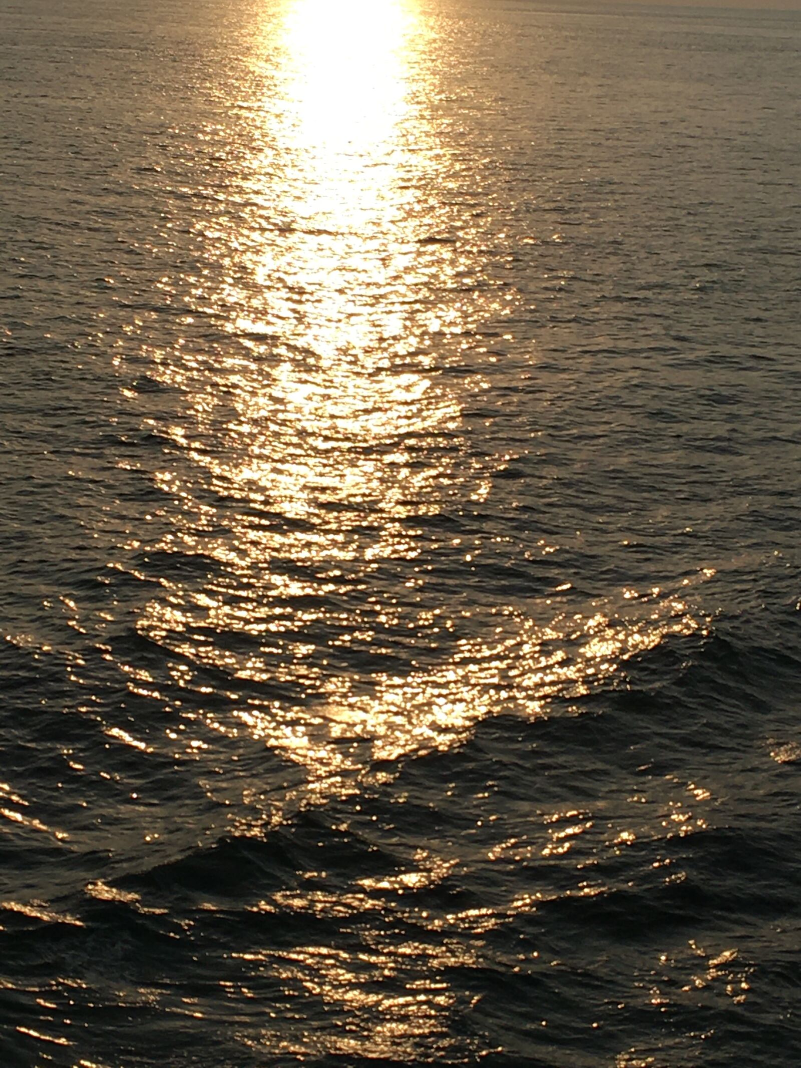 Apple iPhone SE sample photo. Sea water, waves, ocean photography