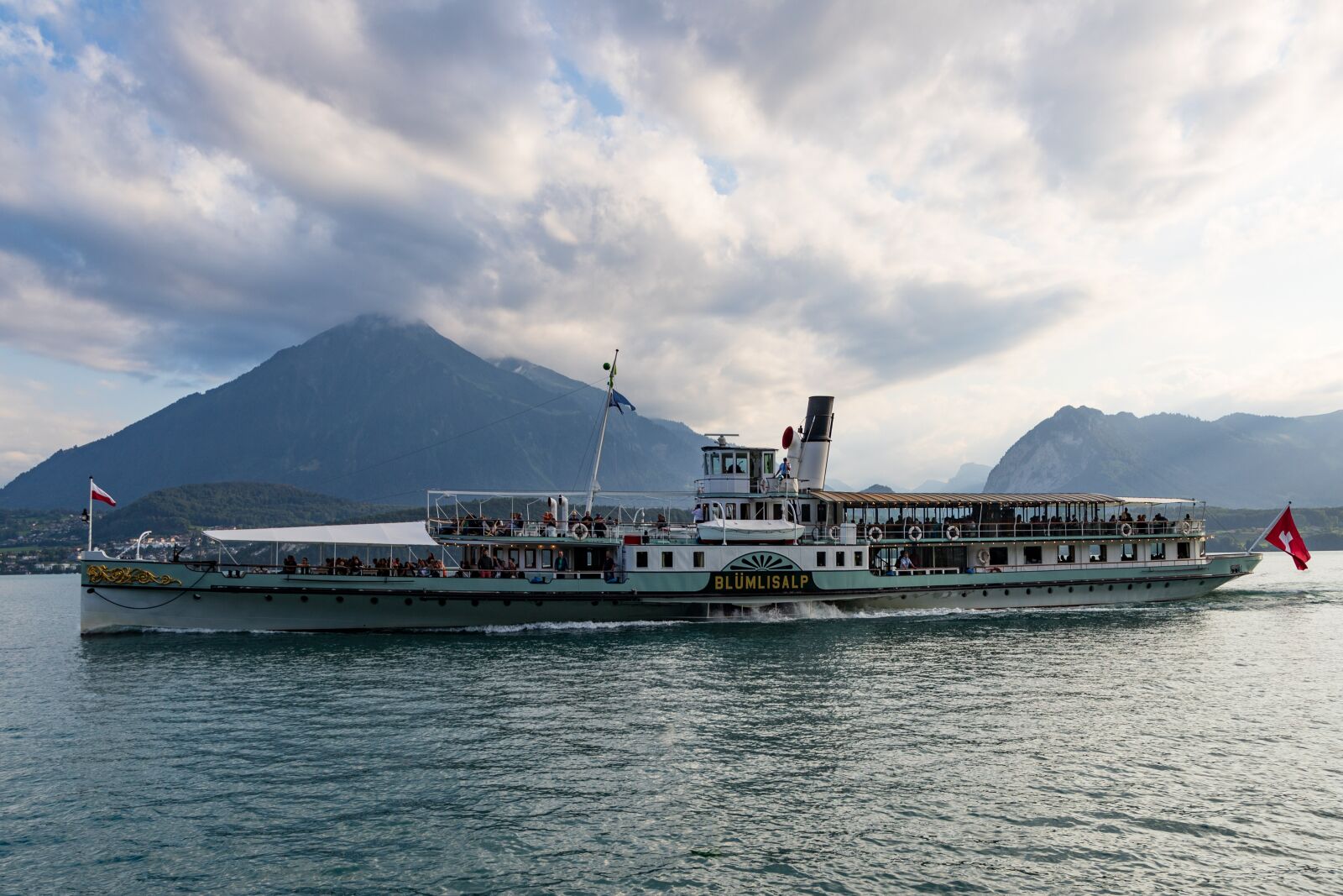 Canon EOS 6D Mark II sample photo. Lake thun, ship, bl photography