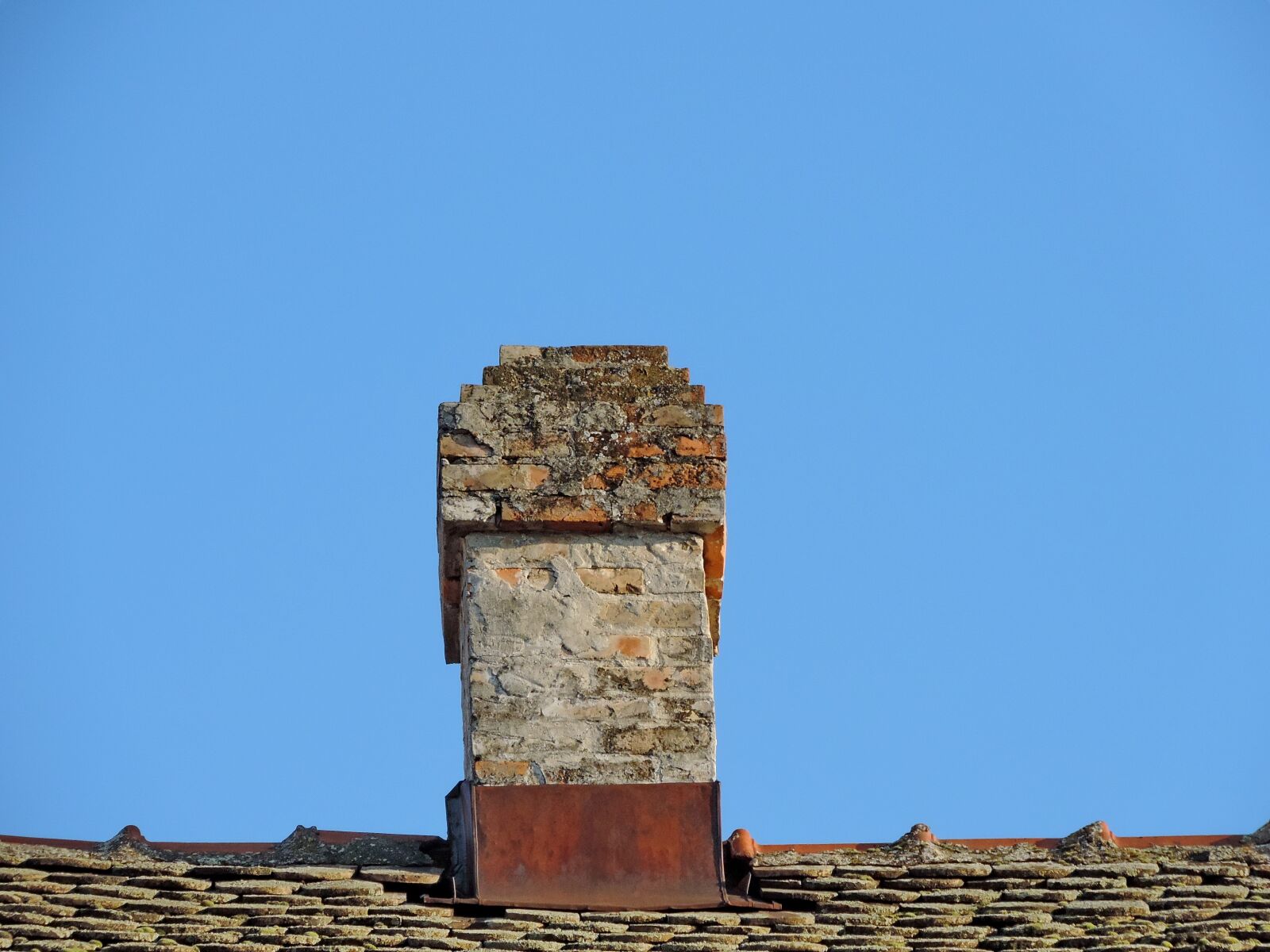 Nikon Coolpix P520 sample photo. Chimney, roof, building, old photography