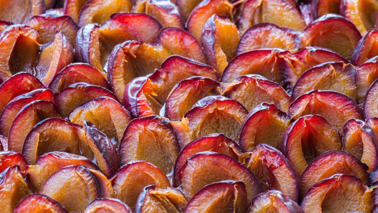 Panasonic DMC-G81 sample photo. Plums, plum cake, pie photography